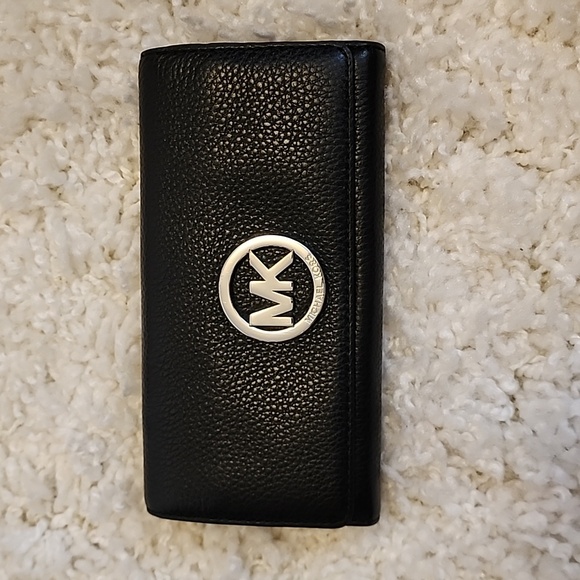 Michael Kors Handbags - Michael Kors wallet